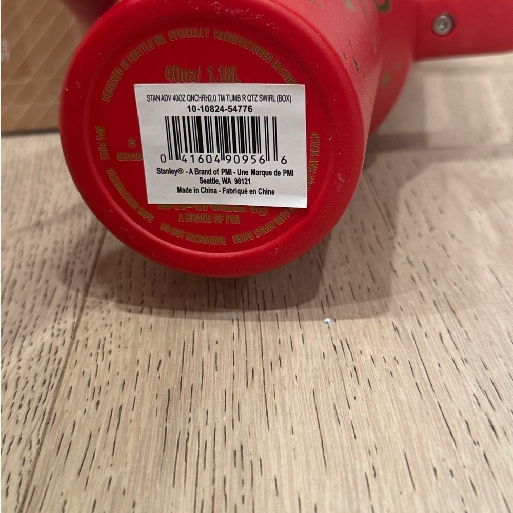 Stanley x Hello Kitty Limited Edt Cherry Red Hologram Flowstate 40oz Quencher - Picture 7 of 8